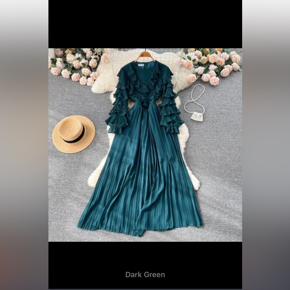 Reserved▪️ @Jaleigh24 Long Green Dress